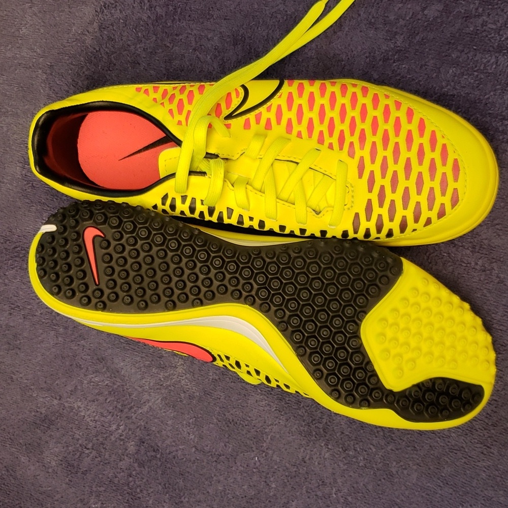 NEW Nike Magista - Picture 4 of 5